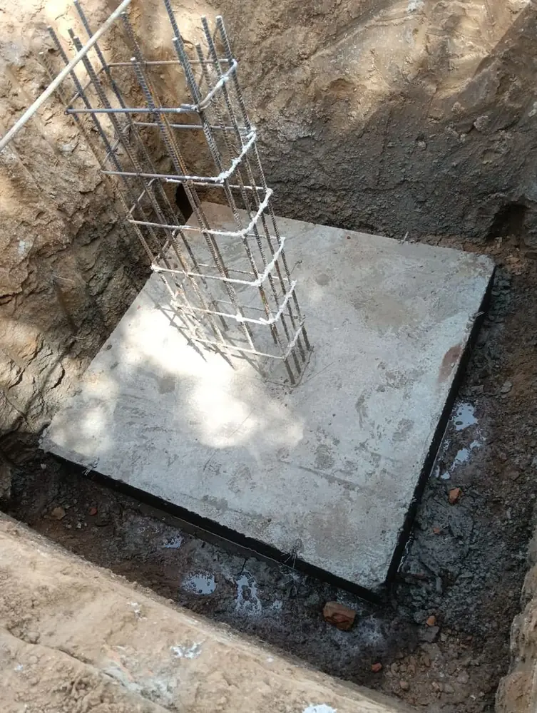 Cast concrete foundation base with column reinforcement cage